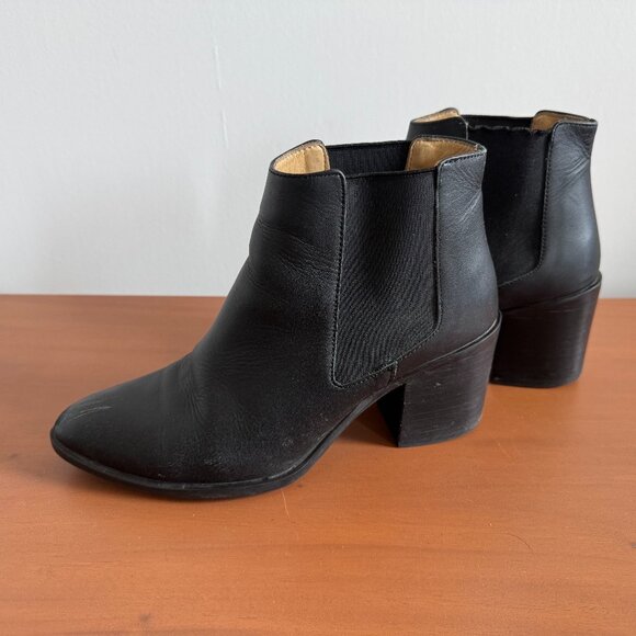 Nisolo Heeled Chelsea Boot Black, Size 7 - Picture 2 of 7